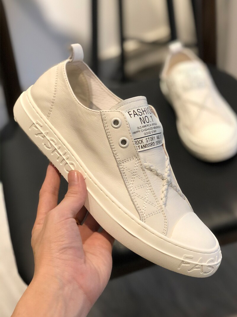 European station men's shoes 2022 spring new Korean version all-match slip-on shoes leather breathable small white shoes men's fashion