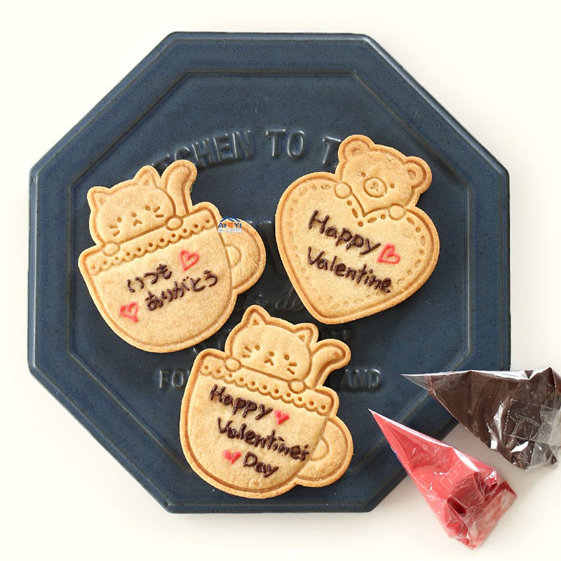 Titibear cute kitten and bear biscuit two-piece Valentine's Day themed snack mold children's snack mold