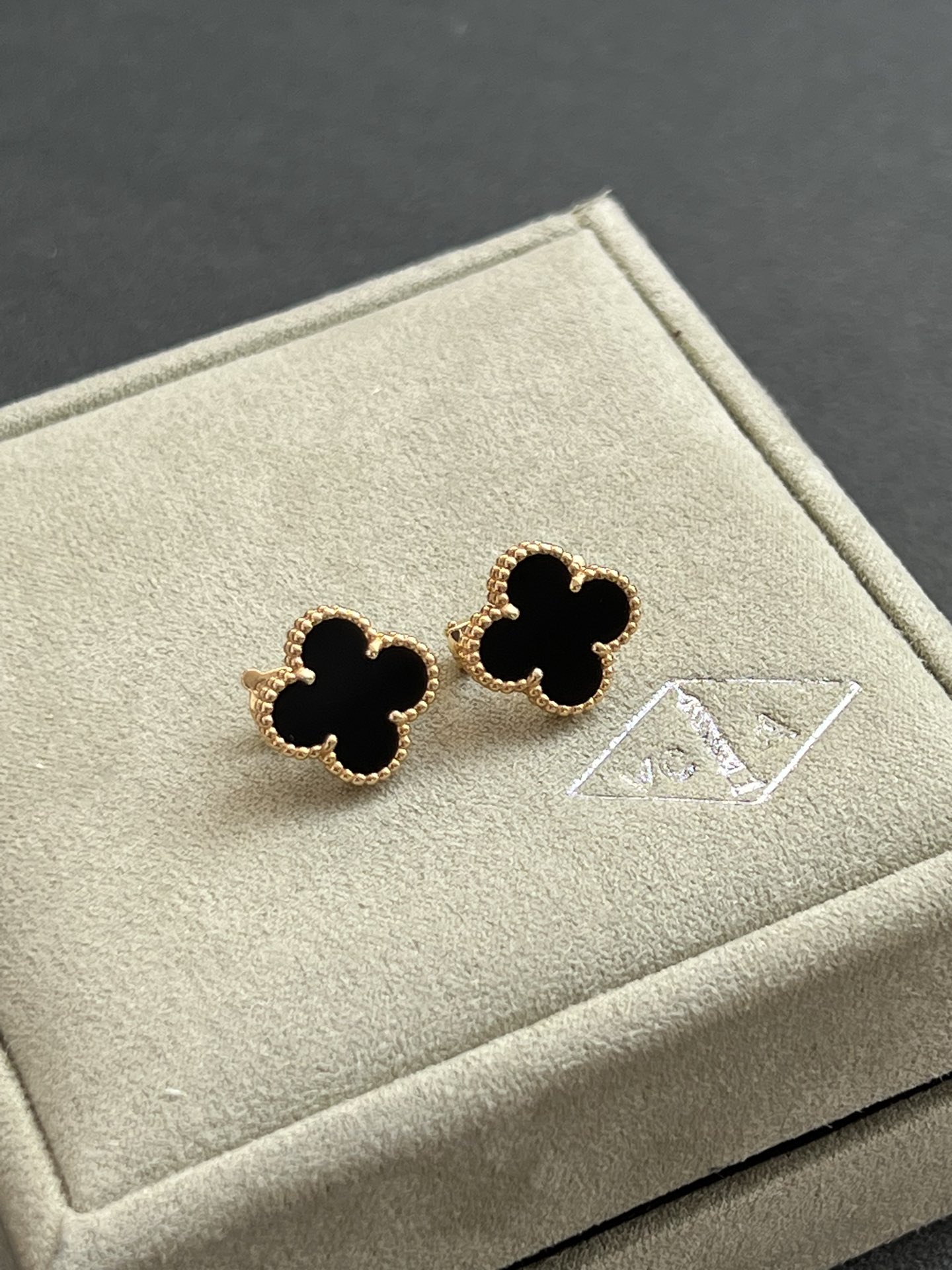(Luxurious Second-hand Luxury) Vca Van Kavan Nakao Black Manau Four Leaf Grass Ear Nail-Taobao