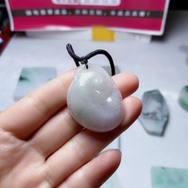 The emerald jewelery is a