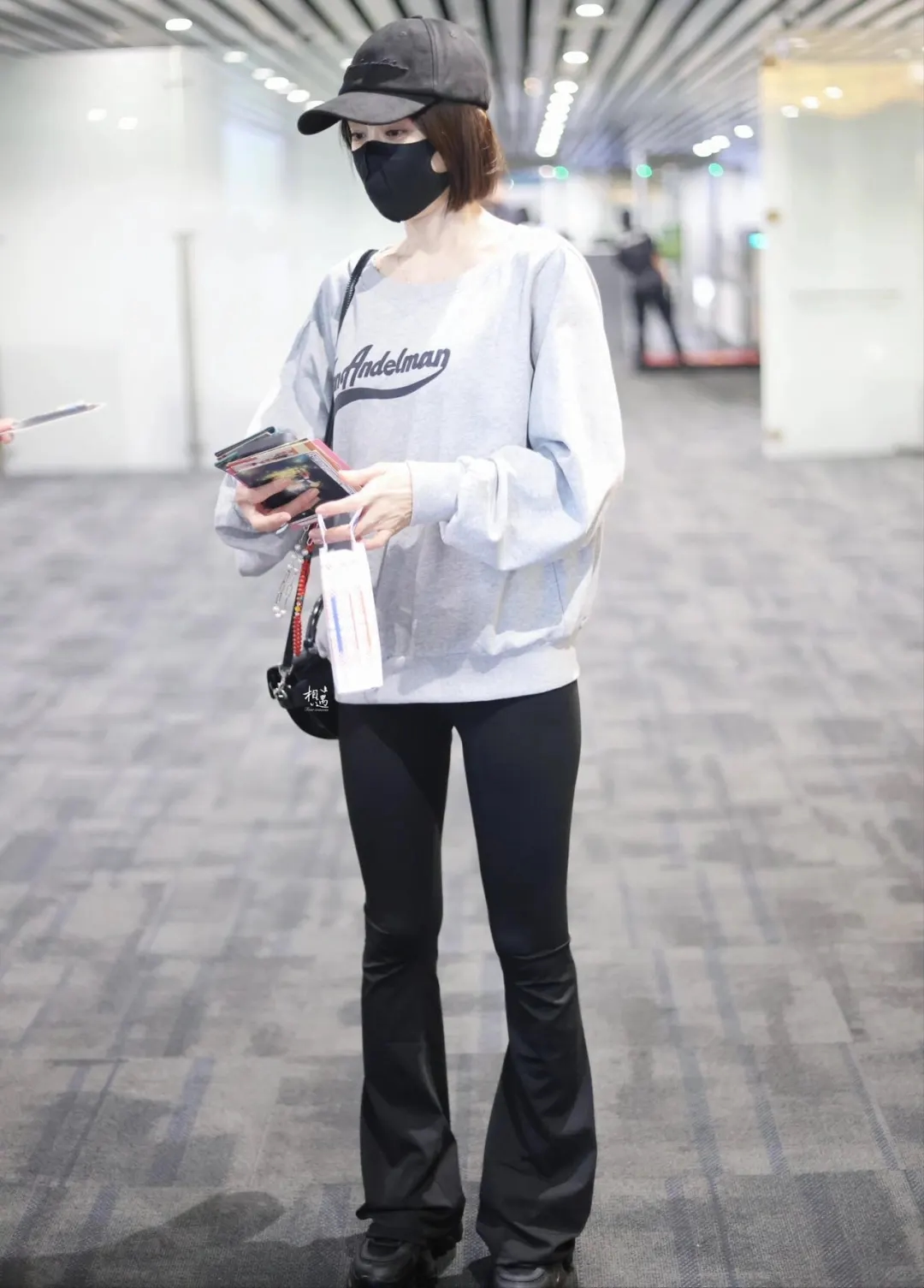 王玉文同款ANN ANDELMAN露肩卫衣 发泡印花斜领单肩小露香肩