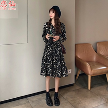Play bottom dress woman first love autumn and winter French style retro snow spinning crushed flowers in the middle of the bottom student inner lap dresses spring