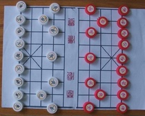 Environmental technology small production DIY homemade Chinese chess turn waste into treasure-bottle cap chess waste paper to make chessboard