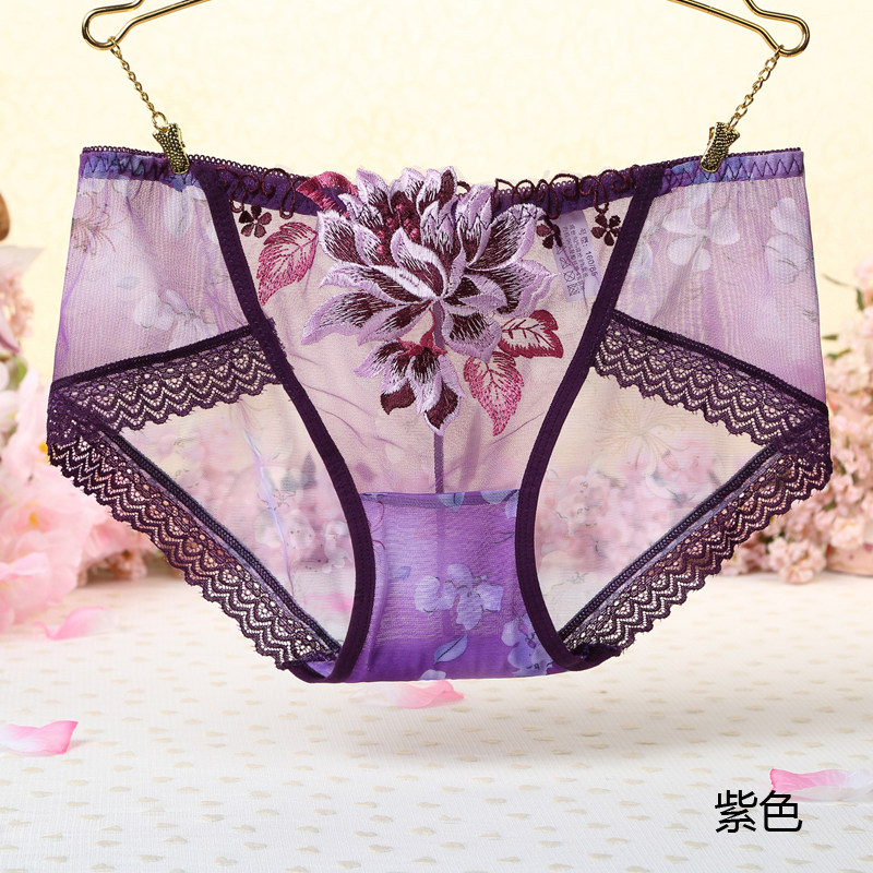 Sexy panties female apologems are hot and light and transparent seductive embroideries ladies big size and fat mm trunks.