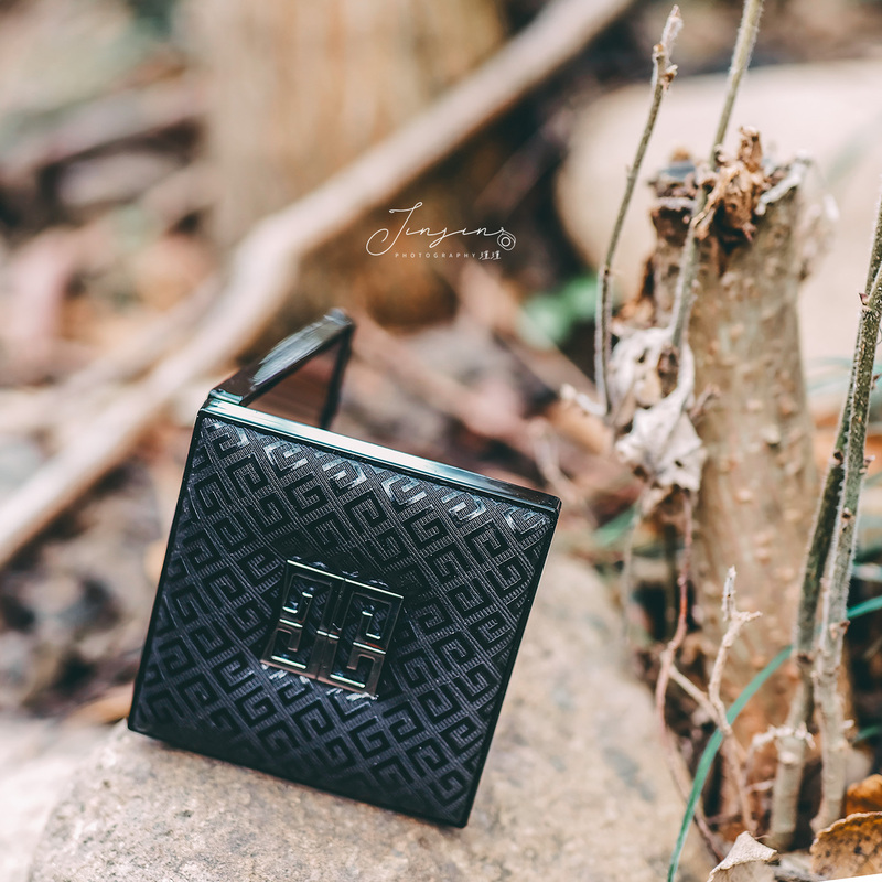 Domestic Givenchy Beauty Counter Gifts and Accessories: Luxurious Black Double-Sided Pocket Mirror, Exquisite and Elegant, Vintage Old Money Style Domestic Givenchy Beauty Counter Gifts and Accessories: Luxurious Black Double-Sided Pocket Mirror, Exquisite and Elegant, Vintage Old Money Style