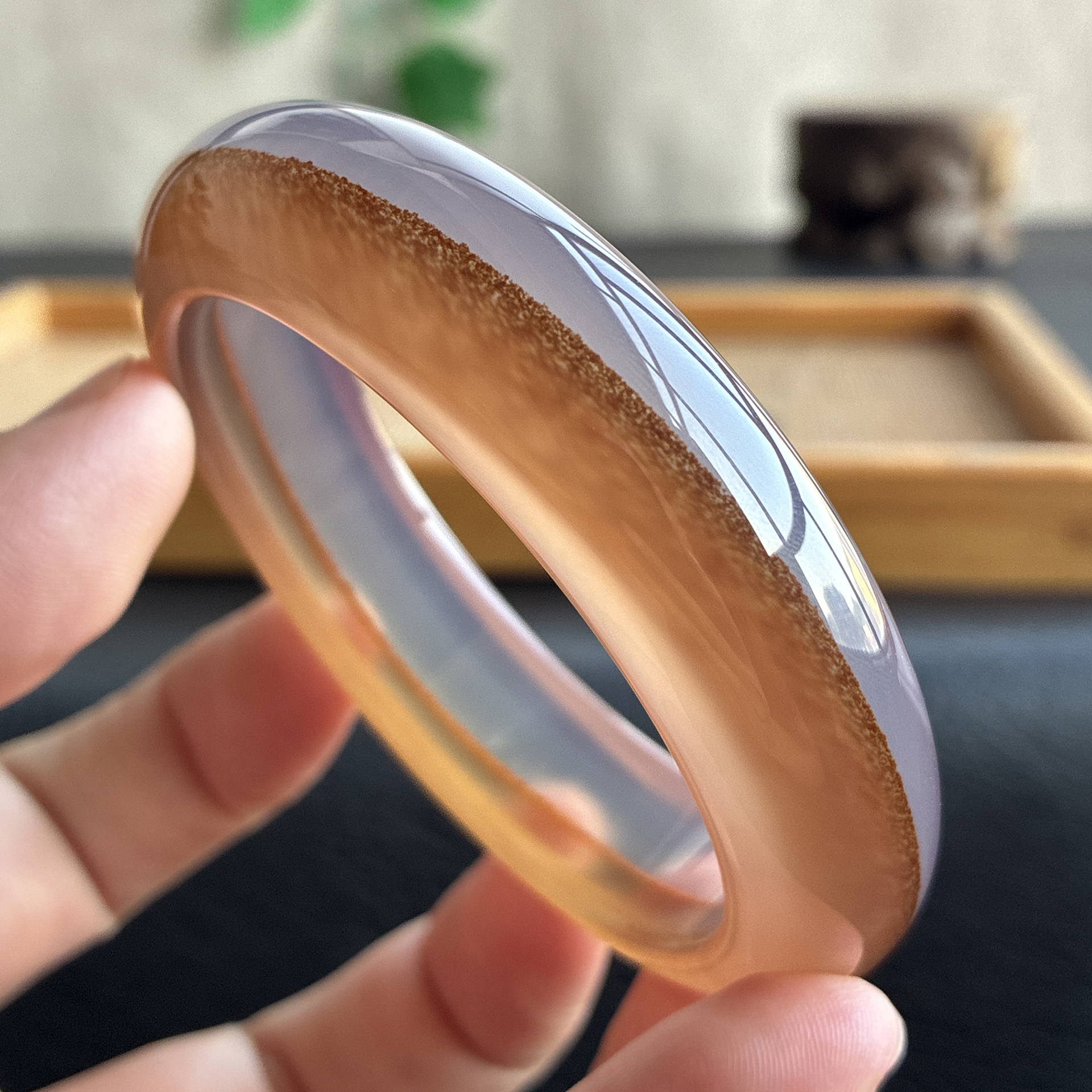 非洲翠满绿飘花手镯：冰肌玉骨的传世佳品