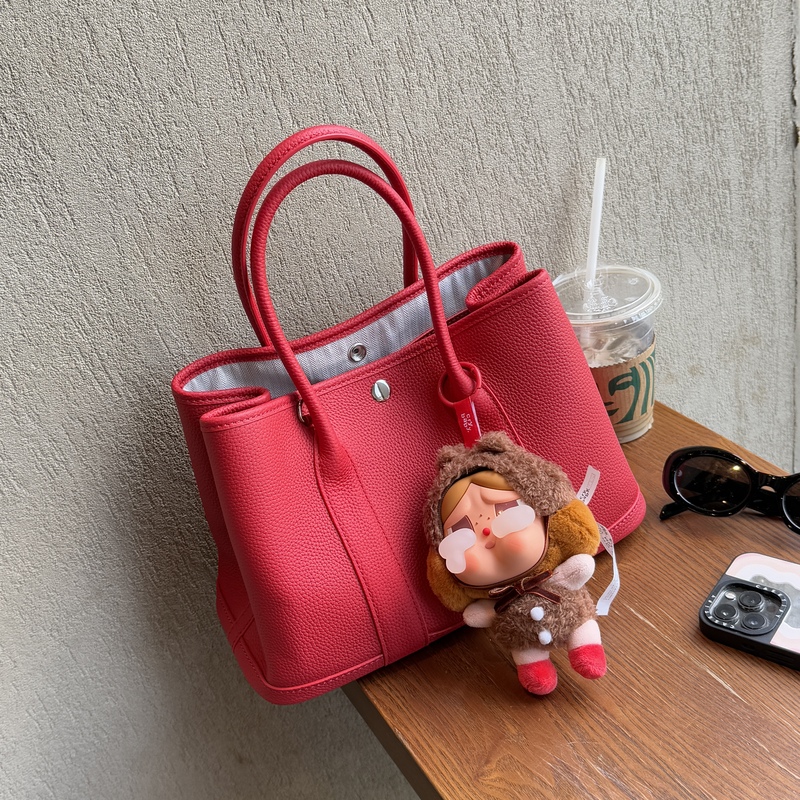 Women's Leather Garden Bag, Genuine Leather Large-Capacity Tote Bag, Red Wedding Bag, Exquisite Shoulder Crossbody Handbag Women's Leather Garden Bag, Genuine Leather Large-Capacity Tote Bag, Red Wedding Bag, Exquisite Shoulder Crossbody Handbag