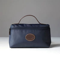 Глубоко синяя продвижение рук