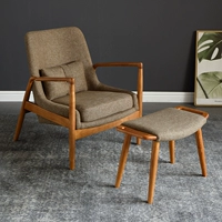 Светлый ореховый цвет.