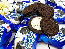 Jinfeng delicious Australian strawberry flavored milk sandwich biscuits small package snacks bulk weighing 500g