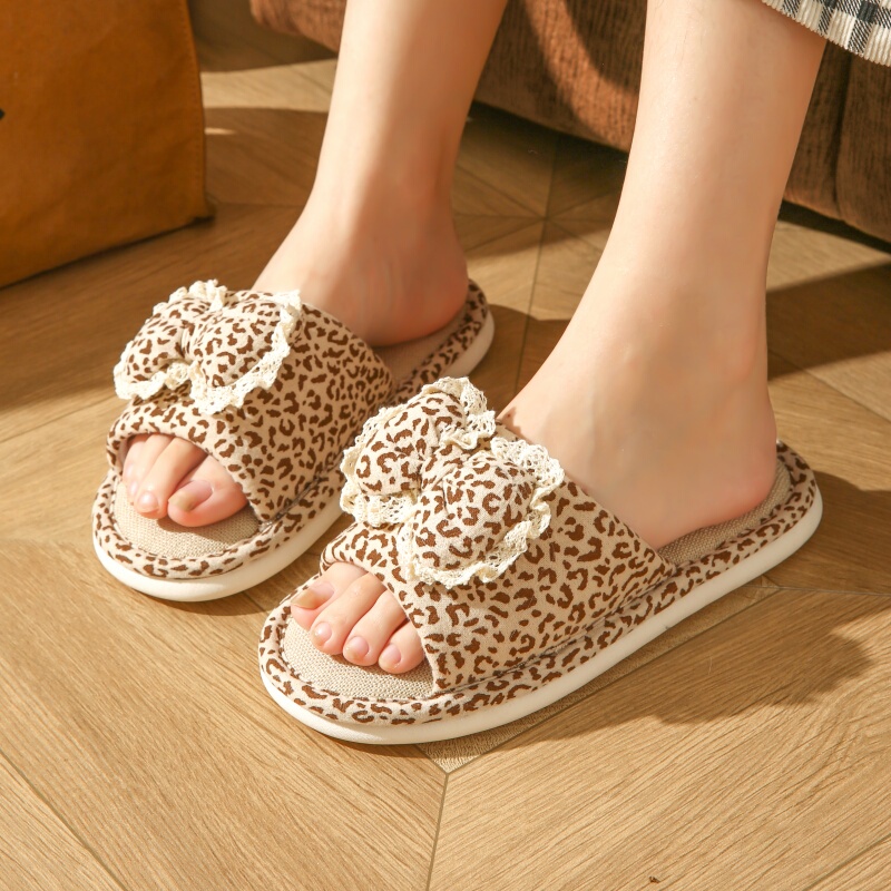 Leopard Print Slippers for Women, Home Linen Slippers, Non-Slip, Comfortable, Sweat-Absorbent, All-Season Indoor Slippers, Wild and Cute