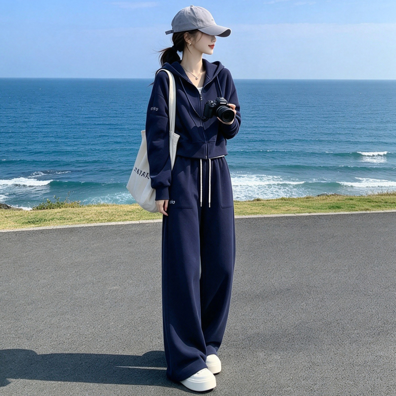 High-End Casual Sports Suit for Women, Autumn and Winter Fleece-Lined Thickened Sweatshirt and Straight-Leg Pants, Relaxed Style Cotton Two-Piece Set High-End Casual Sports Suit for Women, Autumn and Winter Fleece-Lined Thickened Sweatshirt and Straight-Leg Pants, Relaxed Style Cotton Two-Piece Set