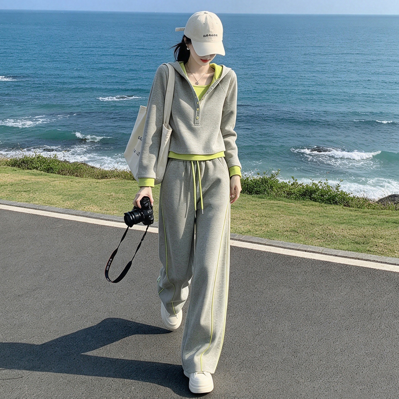 High-End Contrasting Color Casual Sportswear Suit for Women, Slimming and Age-Reducing Outfit, Hooded Sweatshirt Suit, Gray Two-Piece Set