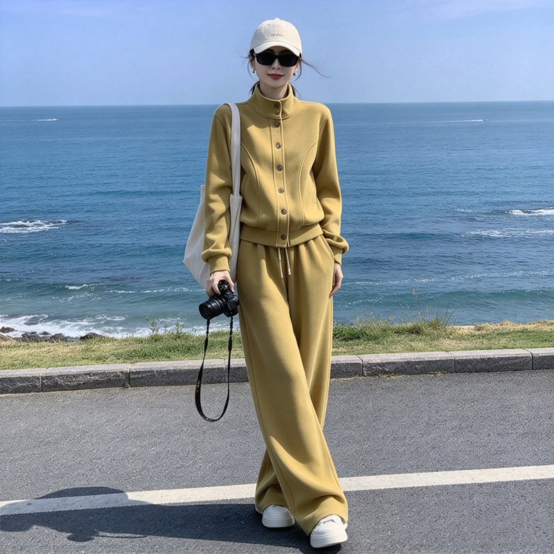 High-End Casual Sports Suit for Women, Fashionable and Age-Reducing, Autumn and Winter Fleece-Lined and Thickened, Elegant Korean Style Outfit, Cotton Two-Piece Set High-End Casual Sports Suit for Women, Fashionable and Age-Reducing, Autumn and Winter Fleece-Lined and Thickened, Elegant Korean Style Outfit, Cotton Two-Piece Set