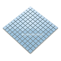 25 чистого светло -голубых, как должно преобладать