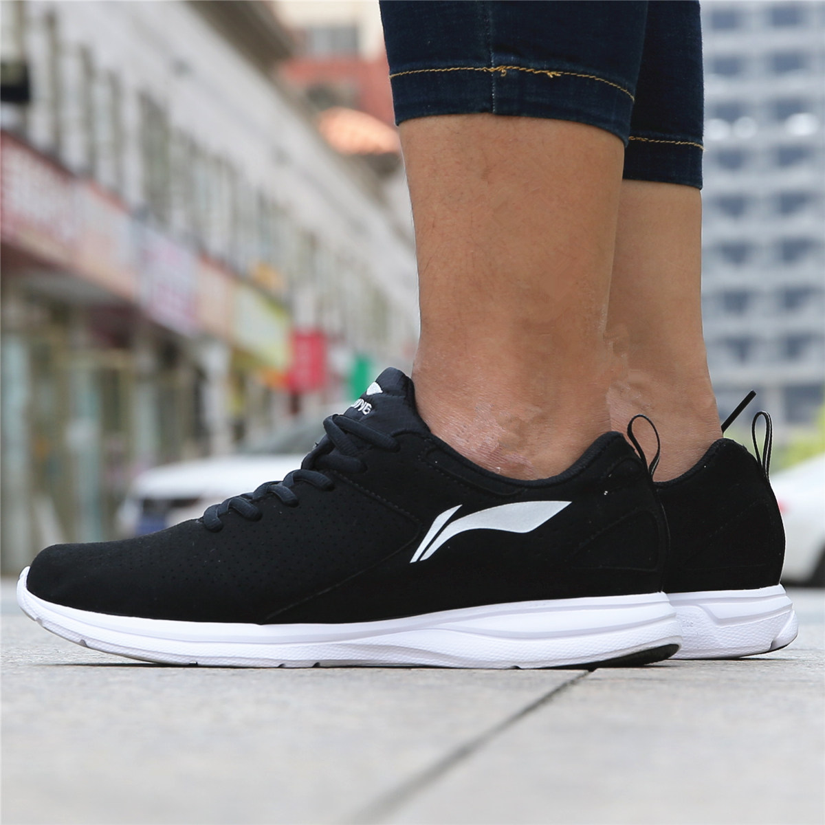 Giày chạy bộ Li Ning Giày nam 18 giày mới chống trượt nhẹ, giày chống trượt ARBN269 ARBL071 bitis hunter running