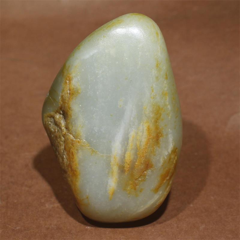 153克新疆和田玉金皮青白近白玉籽料原石手把件，天然玉石独籽