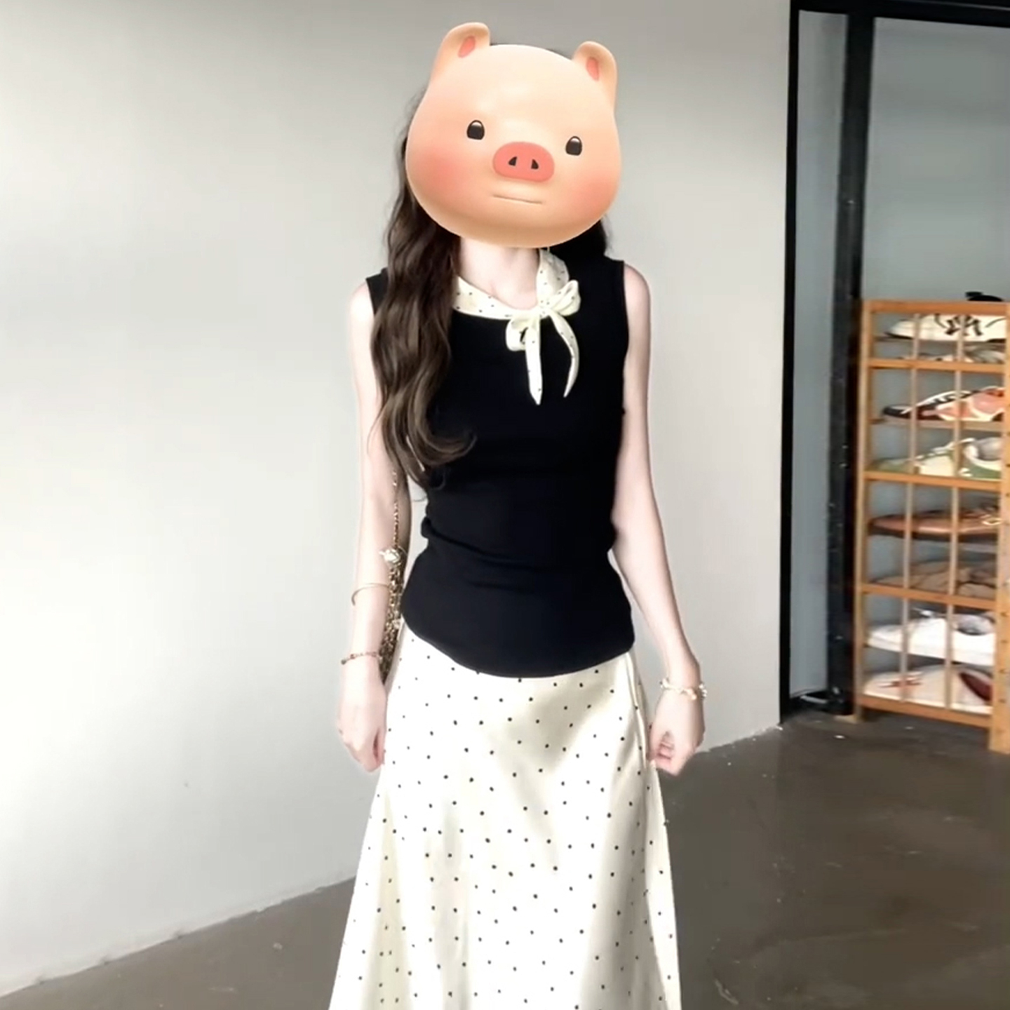 韩系穿搭夏季温柔蓝挂脖背心+半裙两件套｜气质显瘦不撞款