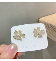 Summer silver needle Korea Dongdaemun pearl new small fresh flower earrings full of diamonds 925 small flower earrings