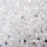 Черные, желтые и белые моллюски смешанная сеть дно