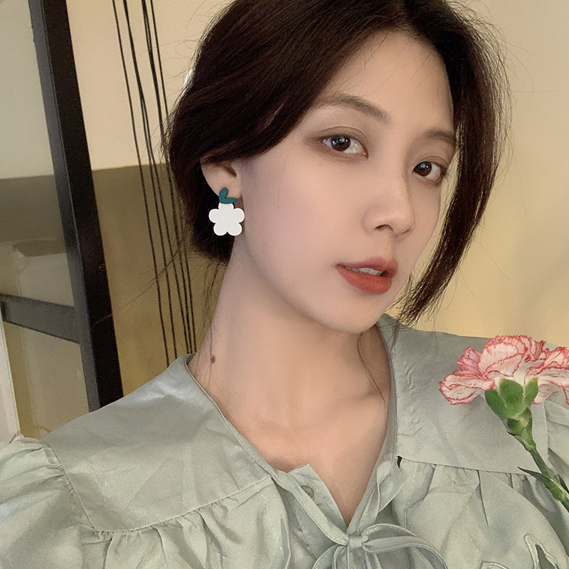 Cheese Matcha Girl Sweet Contrast Color Love Flower Earrings Petals Lovely Temperament Ear Needles Without Ear Holes Ear Clips Female