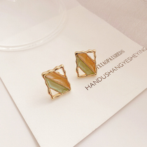 Japanese and Korean Hong Kong style retro color matching earrings sparkling design sense Daily versatile niche simple earrings without ear clip