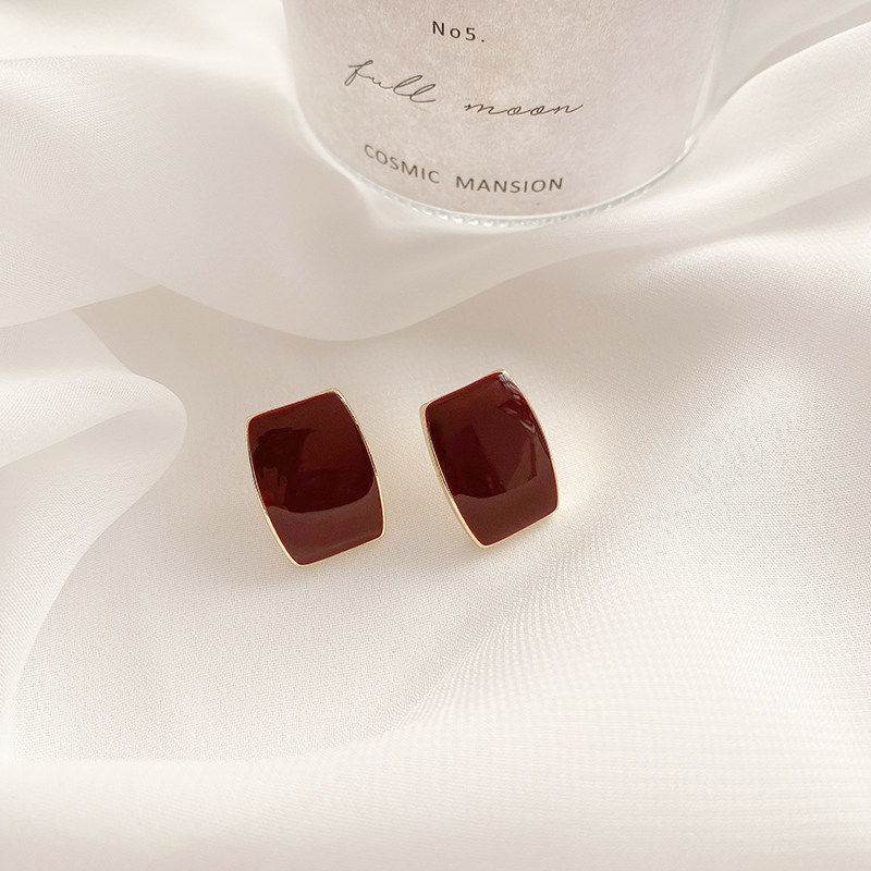 Wine Red Advanced Sensation Earrings Woman brief cold light windy silver needle Ear Pin Temperament Retro Port Ear Clip Woman