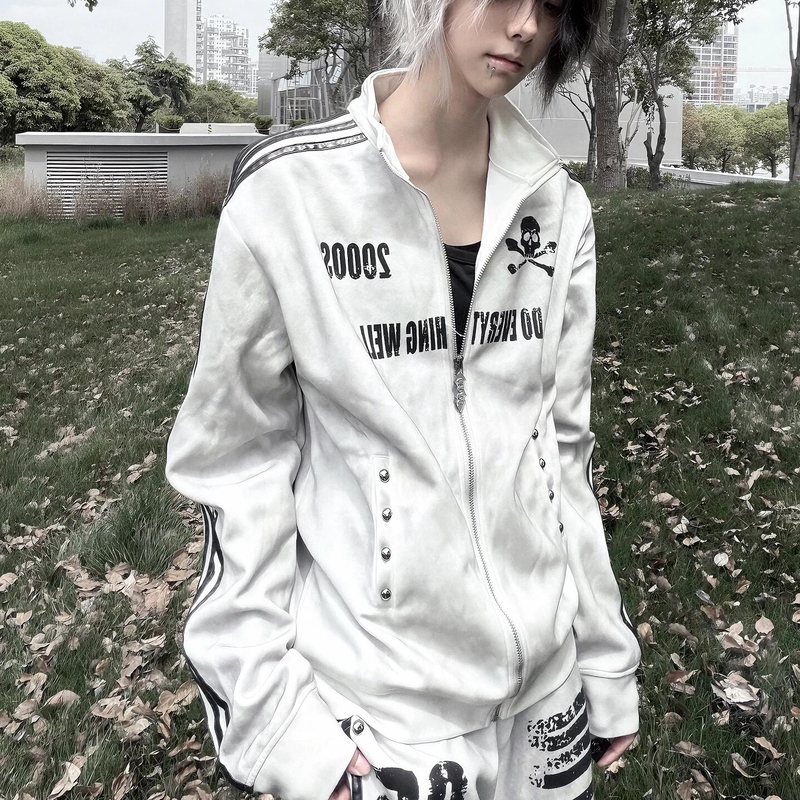 Subculture Street Style Stand-Collar Sweatshirt Cardigan Jacket for Men, Early Autumn Vintage Distressed Skull Print Visual Style Top Trendy Subculture Street Style Stand-Collar Sweatshirt Cardigan Jacket for Men, Early Autumn Vintage Distressed Skull Print Visual Style Top Trendy