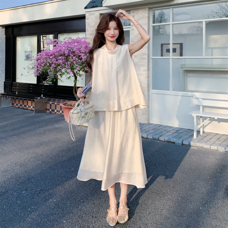 Korean Style Fairy-Like Gentle Apricot-Colored Suit for Women, New Summer Style Sleeveless Loose Top and Drapey Skirt Two-Piece Set Korean Style Fairy-Like Gentle Apricot-Colored Suit for Women, New Summer Style Sleeveless Loose Top and Drapey Skirt Two-Piece Set