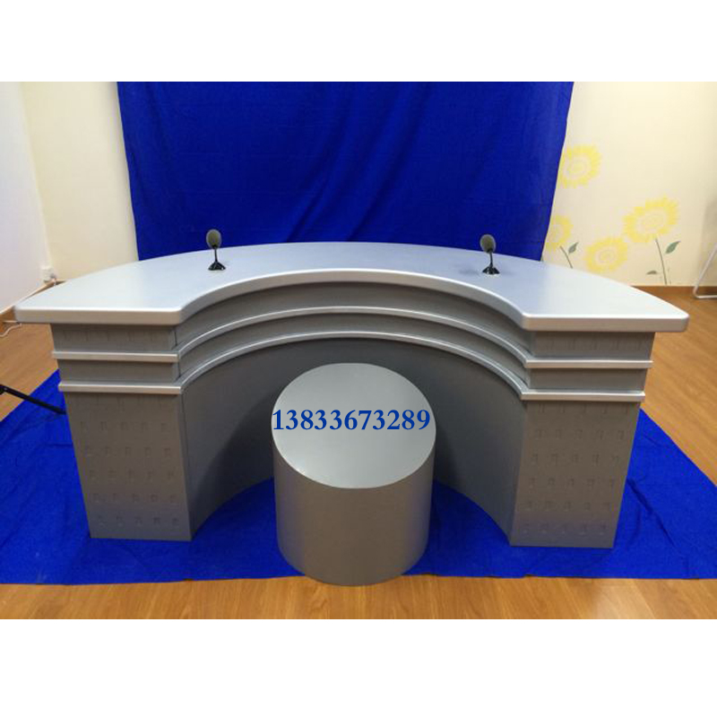 Campus studio broadcast table host broadcast table non-editing console news live table non-editing station