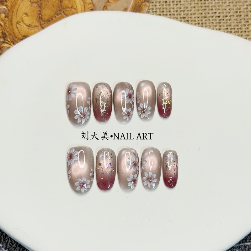 Liu Damei 【Misty Daisy】Hand-Painted Elegant and Fashionable Daisy Cat-Eye Whitening ins Style Pure Handmade Wearable Nail Art