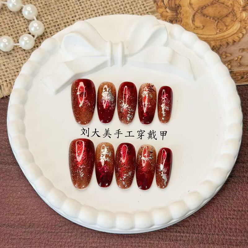 Liu Damei【Zhuo Ying】Hand-Painted Exquisite Vintage Burgundy Glitter Cat-Eye Nail Polish That Enhances Complexion, Ready-To-Wear Nails for Commuting Liu Damei【Zhuo Ying】Hand-Painted Exquisite Vintage Burgundy Glitter Cat-Eye Nail Polish That Enhances Complexion, Ready-To-Wear Nails for Commuting
