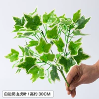 Озеро синее белое края скалолаза