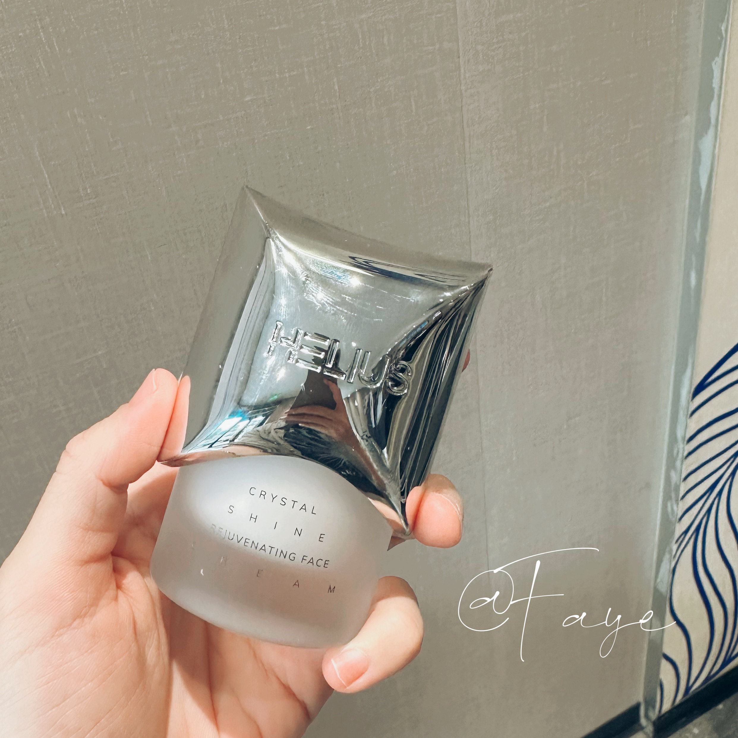 ハーレス クリスタル ラディアンス リバイタライジング クリーム 50ml - 引き締め、小じわ軽減、保湿、潤い