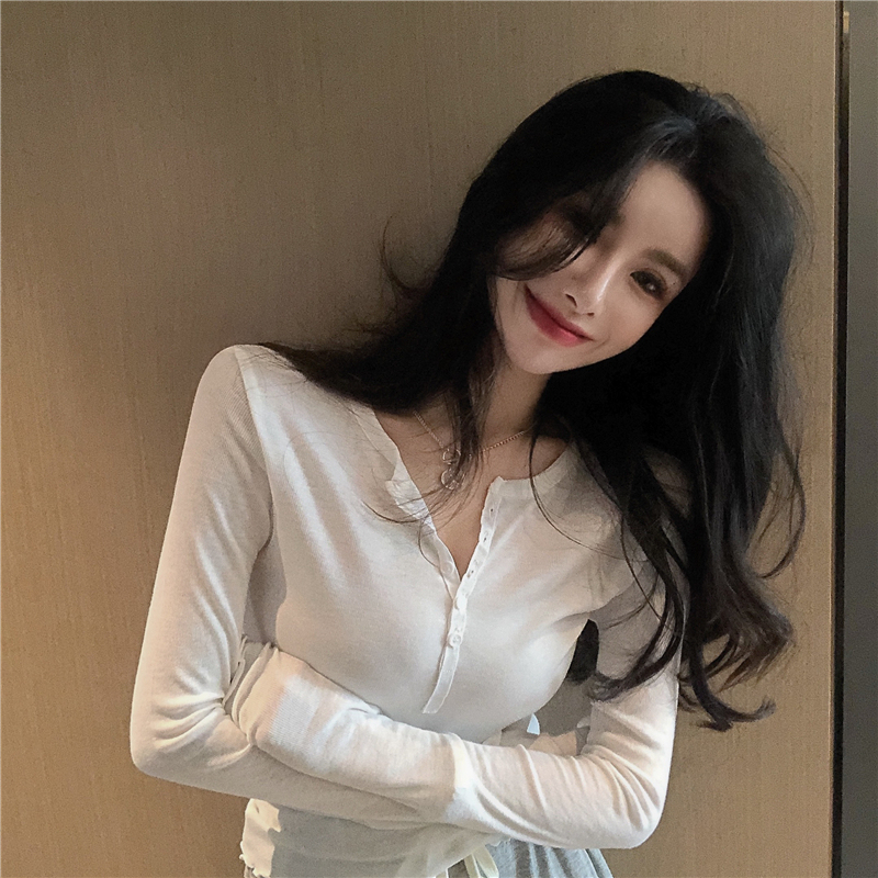 Spring Fashionable and Stylish White Base Shirt for Women, Autumn High-End Long-Sleeve V-Neck T-Shirt, Slim Fit Top