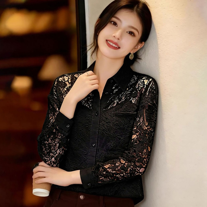 Black Lace Shirt with a Turn-Down Collar for Women, 2026 Early Spring New Style, High-End, Stylish, Age-Reducing, Design-Focused Hollow-Out Top