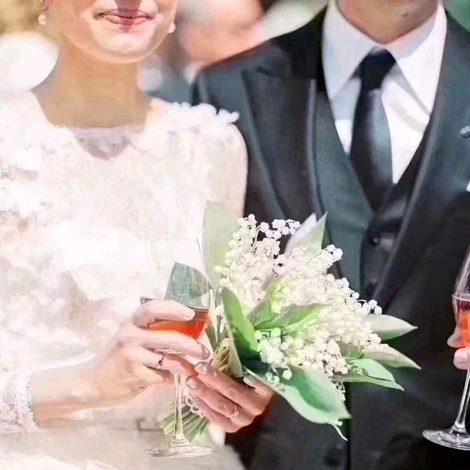 Holland imported lily of the valley holding flowers falling bride white tulip flower wedding high-end flower global new national SF Express