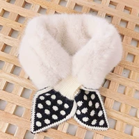 Белый трикотажный шарф