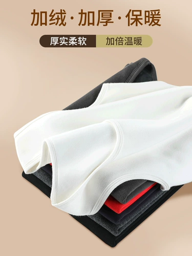 Утепленный демисезонный приятный телу жилет без рукавов