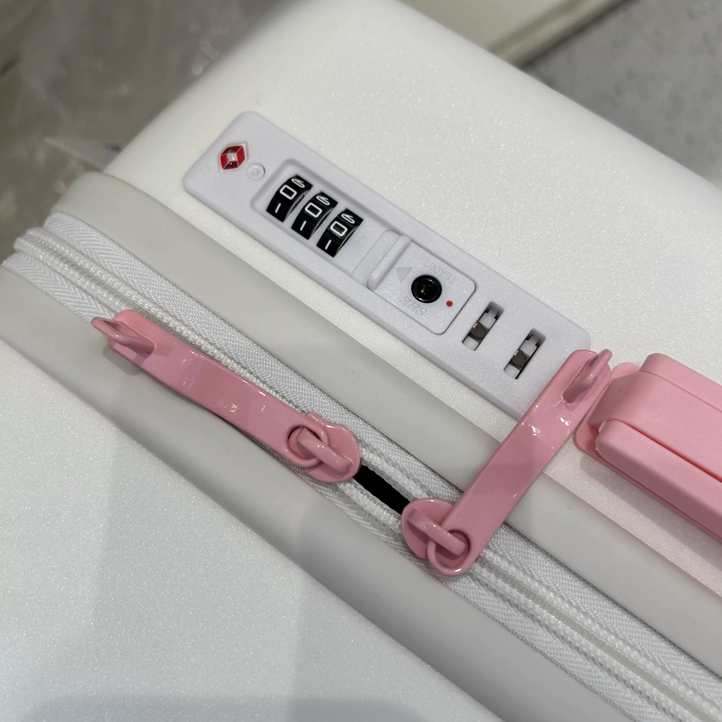 Чемодан-тролли (Miniso) серия Chiikawa, компактный дорожный бокс 20×11×20 см, 0,32 кг