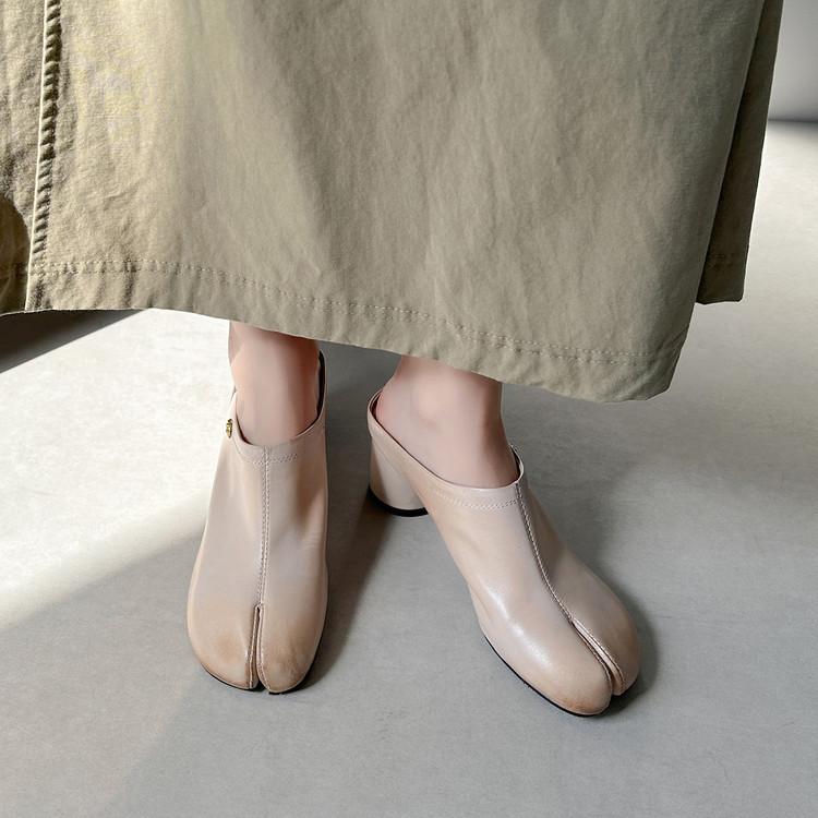 Retro Style Genuine Leather Split-Toe Thong Toe Clogs for Women, Chunky Heel Slip-On Mid-Heel Mules, New Spring/Summer Style with a Unique Design