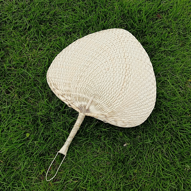 Hand woven fan Phay fan Baby fan grass woven by cold bussfan Peach Hearts Fan bamboo weaving farmyard Supplies Children fan