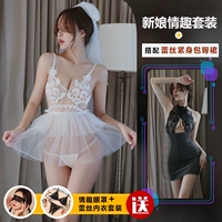 Белый комплект, с акцентом на бедрах