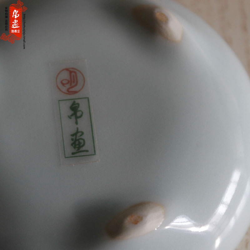 Jingdezhen ceramic incense buner furnishing articles three - legged archaize home sitting room fragrant heavy tower of sandalwood incense seat teahouse adornment