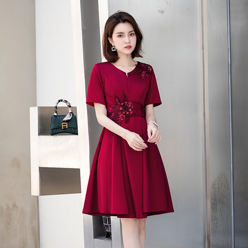 High-end summer dress girl young red mother mother wedding banquet noble to wedding dress small