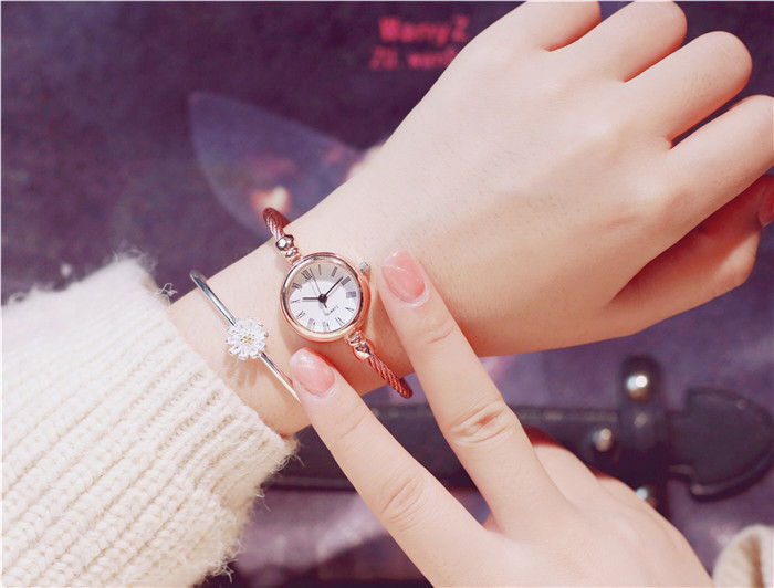 Một nghìn lẻ một đêm với cùng một chiếc vòng tay nữ phiên bản Hàn Quốc Sinh viên đơn giản sang trọng gió lạnh cá tính vòng vàng 18k