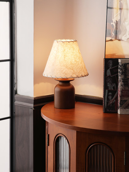 French-Style Vintage High-End Solid Wood Table Lamp Designer Bedroom Study Retro Fabric Bedside Lamp Ambiance Lamp