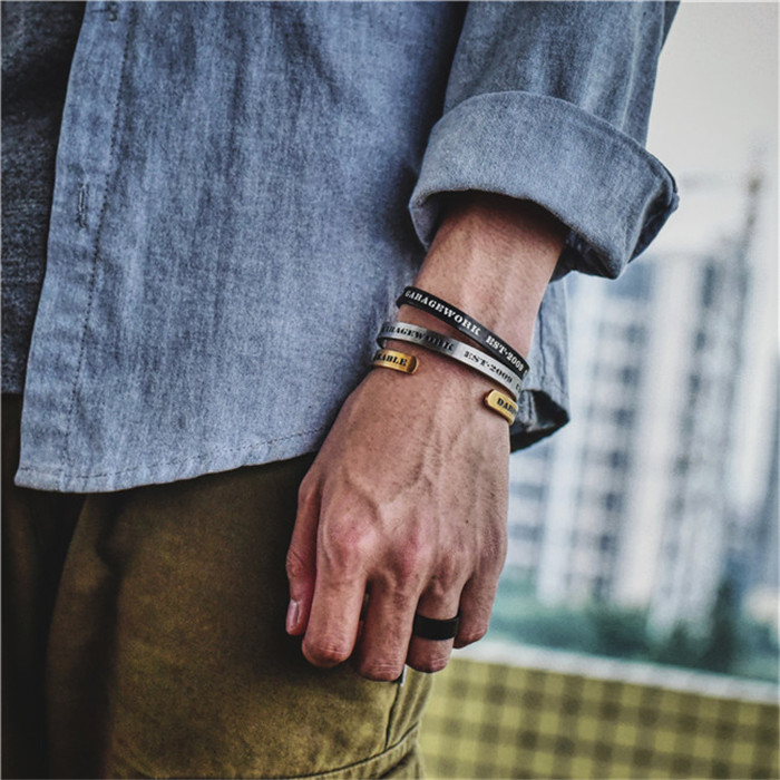 Gió lạnh vòng tay đỏ ulzzang cặp đôi mẫu Hàn Quốc phiên bản sáng tạo sang trọng đơn giản vòng tay sinh viên hoang dã - Vòng đeo tay Cuff vòng trầm