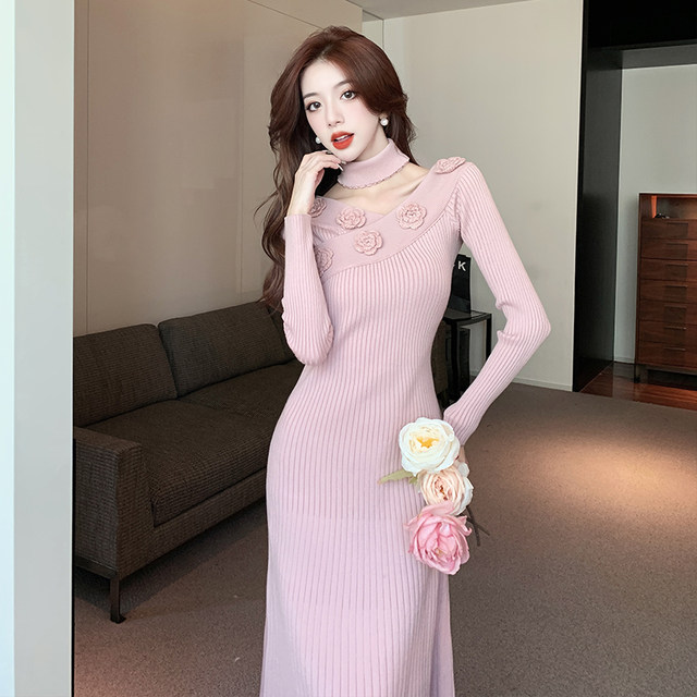 Autumn and winter 2022 new style French celebrity temperament design sense of thin knitted waist bag hip dress women