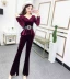 Phụ nữ mùa thu 2018 mới phù hợp với thời trang Hàn Quốc nhung vàng cổ chữ V dài tay + quần cạp cao xẻ eo áo kiểu trung niên Bộ đồ